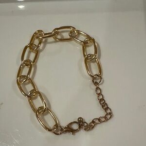 Elegant Gold Chain Bracelet